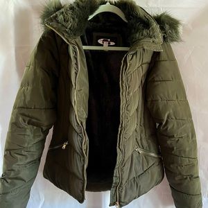 Palomares Sports Jacket | Green Medium Size | Faux Fur | Detachable hood |